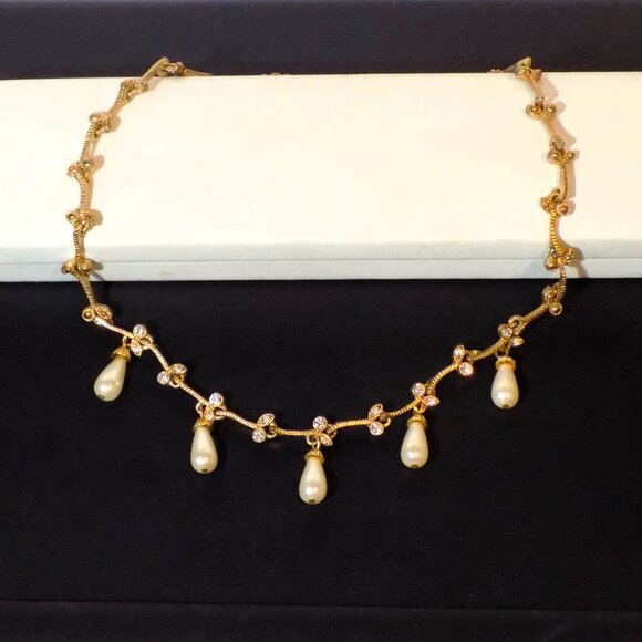 Rocket N.Y.C. Faux Pearl Teardrop with Crystal Accents Elegant Necklace in Case - Picture 1 of 7